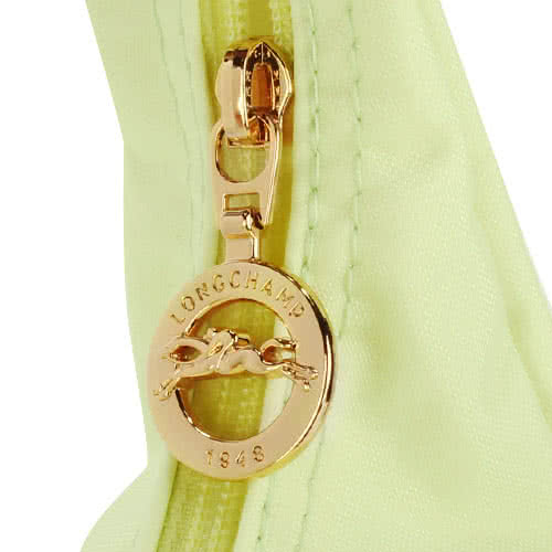 【Longchamp】經典尼龍弧形斜背包(淺綠色)
