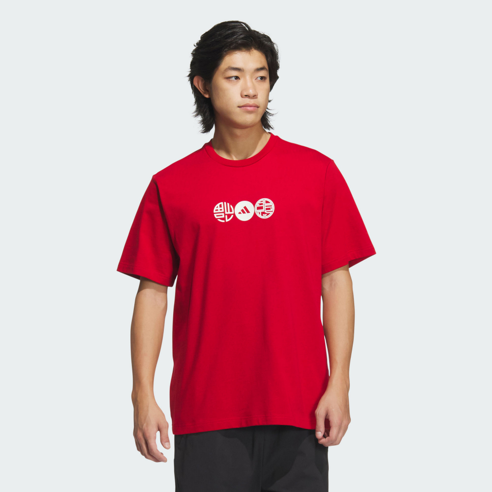 adidas 愛迪達 短袖上衣 男 CNY新年 亞規 寬鬆版 adidas 愛迪達 短袖上衣 男 CNY新年 亞規 寬鬆版