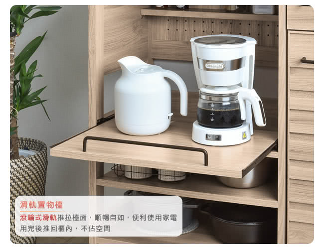 滑軌置物檯 滾輪式滑軌推拉檯面,順暢自如,便利使用家電 用完後推回櫃內,不佔空間