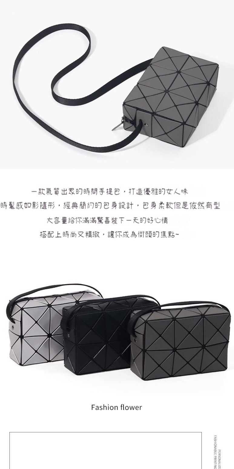 一款氣質出眾的時間手提包,打造優雅的女人味 時髦感如影隨形,經典簡約的包身設計,包身柔軟但是依然有型 大容量給你滿滿驚喜裝下一天的好心情 搭配上時尚又精緻,讓你成為街頭的焦點