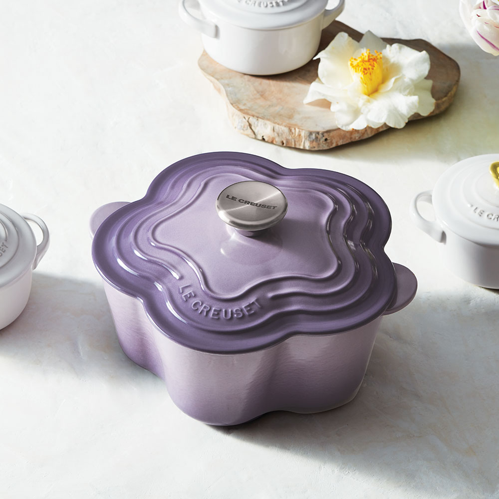 Le Creuset】琺瑯鑄鐵鍋山茶花鍋20cm(薔薇-花型淡金頭-內鍋白) - momo