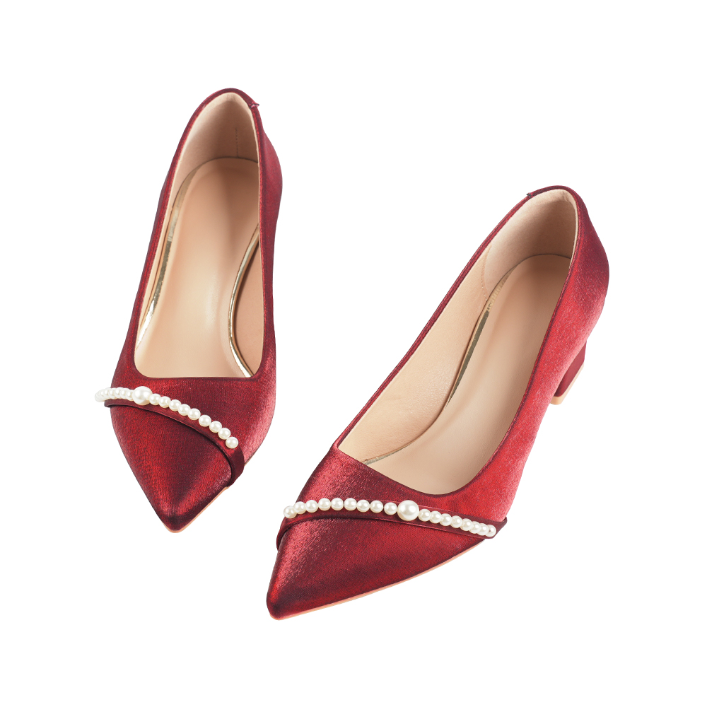 SANDARU 山打努 跟鞋 尖頭珍珠斜線緞面中跟鞋(紅)折