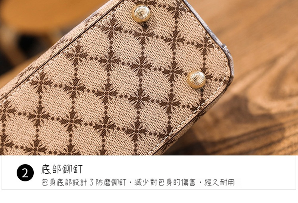 底部鉚釘 包身底部設計了防磨鉚釘,減少對包身的傷害,經久耐用 