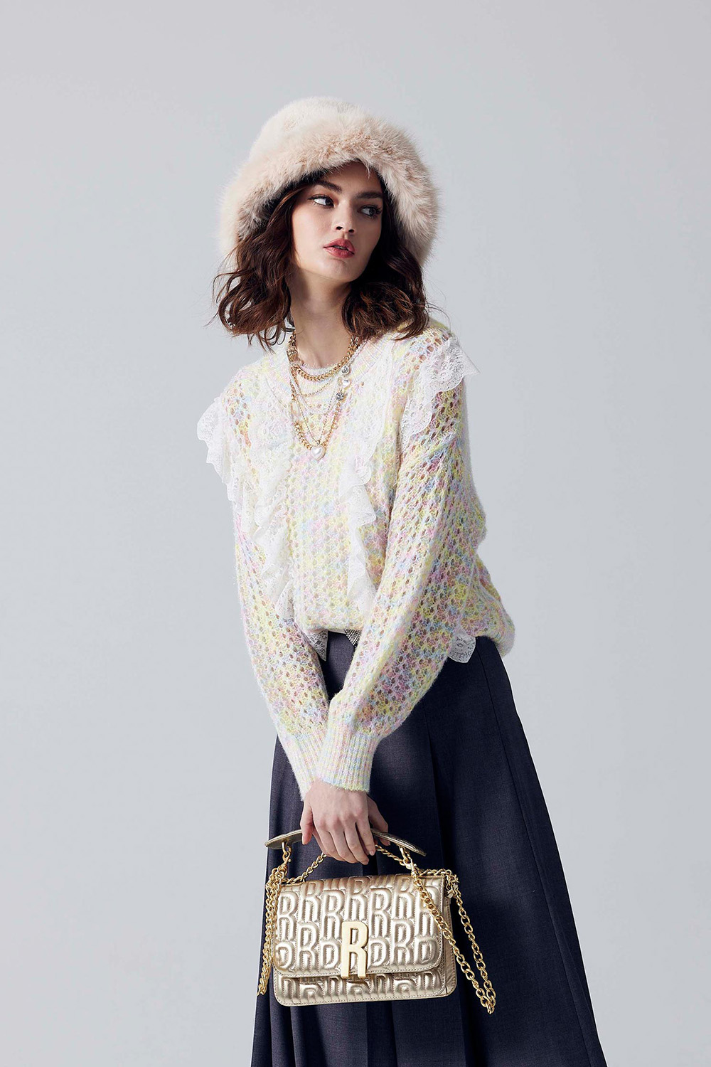 iROO 光澤感透明蔥紗針織上衣好評推薦