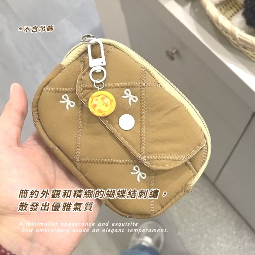 不含吊飾 簡約外觀和精緻的蝴蝶結刺繡, 散發出優雅氣質 