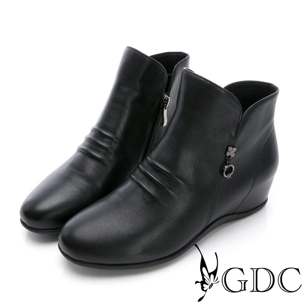 GDC -側V開口小吊飾前抓縐踝靴-牛皮黑(428048-0