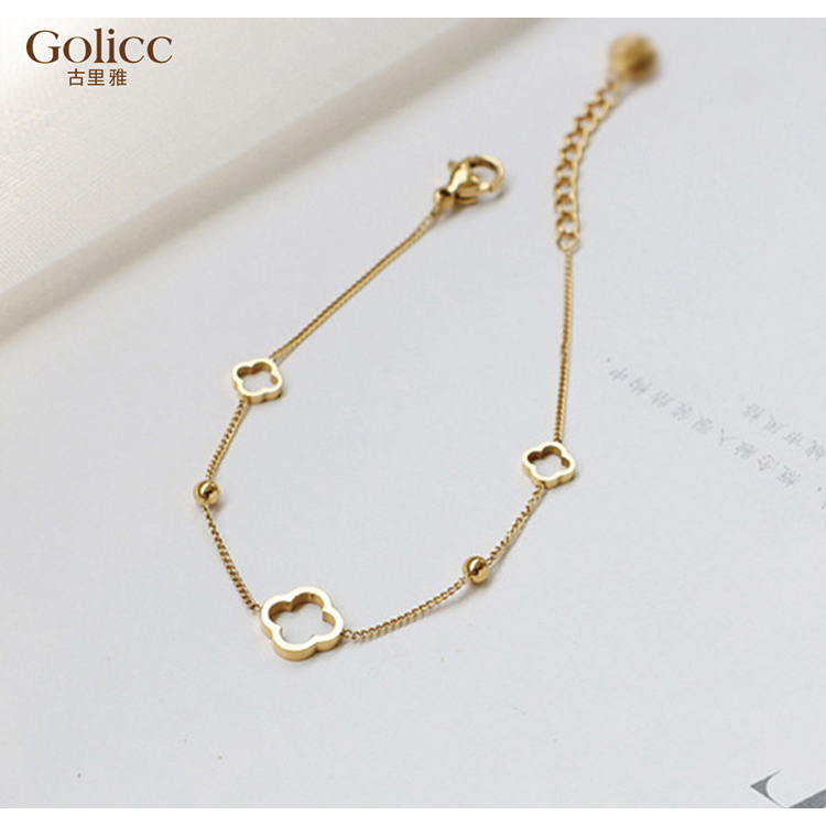 概念融入服装结构中, 城市风格。 古里雅 