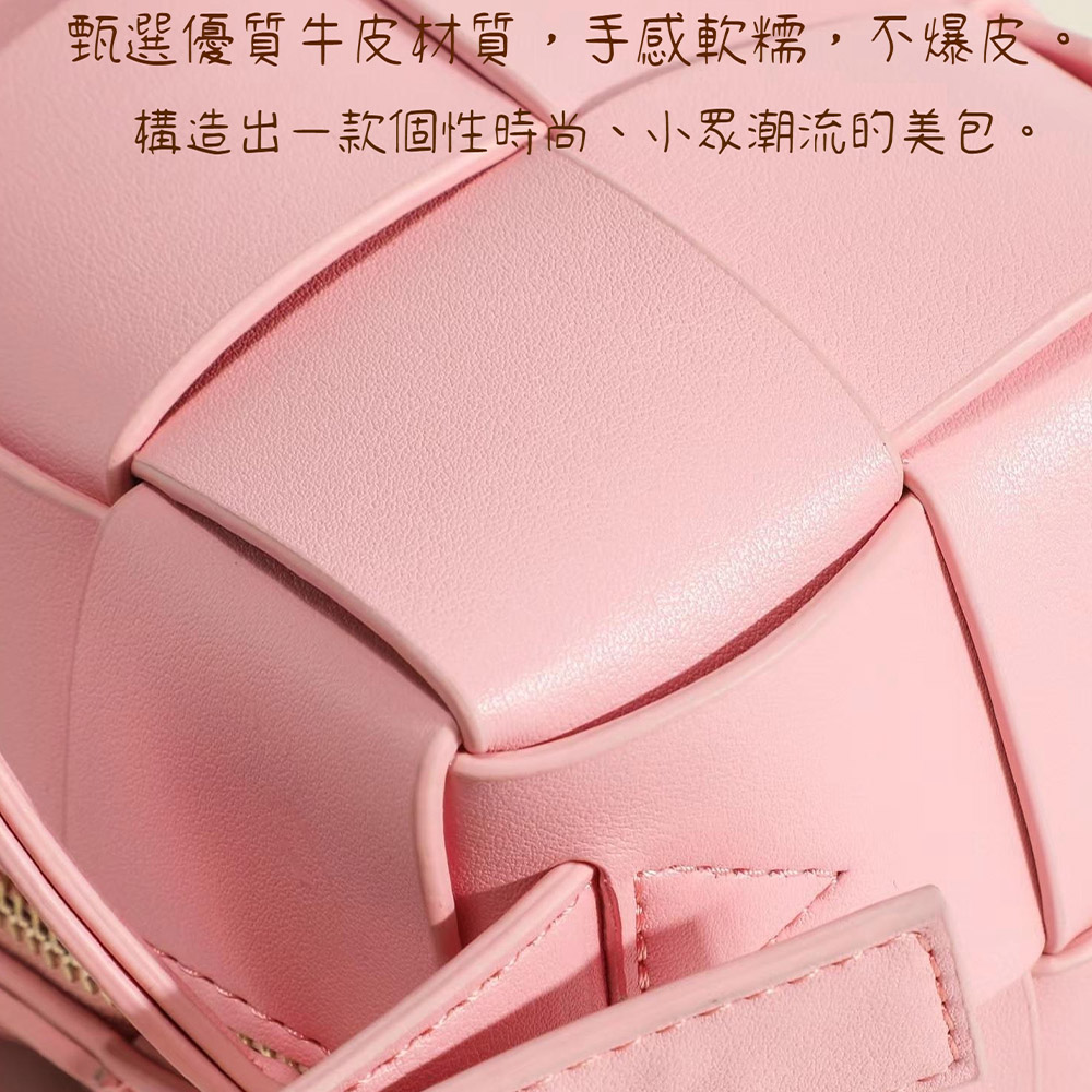 甄選優質牛皮材質,手感軟糯,不爆皮 構造出一款個性時尚、小眾潮流的美包。