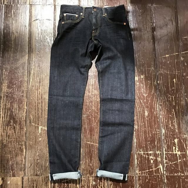 購買【Levis】東京街拍海報款 511 日本精製限量款經典原色修身窄管丹寧牛仔褲須知