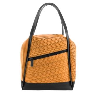 【ISSEY MIYAKE 三宅一生】PLEATS PLEASE BIAS皮革邊飾褶紋肩背包(小/土黃)