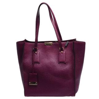 【BURBERRY 巴寶莉】品牌字母LOGO荔枝紋牛皮磁釦手提/肩背包(紫_展示品39040711)