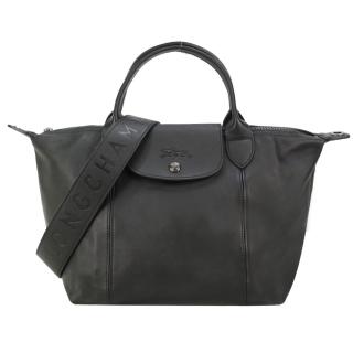 【LONGCHAMP】Le Pliage Cuir 小羊皮寬背帶短把折疊小型水餃包(小/黑)