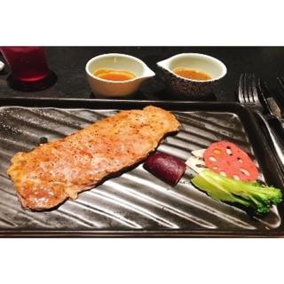 【王品陶板屋+威秀電影】9/4限定！各兩張總共四入(實體券掛號平假日適用)