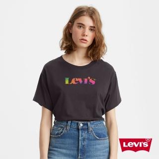 【LEVIS】女款 短袖學院T恤 / 中短版方正寬袖版型 / 精工高密度膠印紮染Logo 黑 熱賣單品