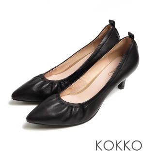 【KOKKO 集團】尖頭柔軟小羊皮雲朵皺褶手工細跟鞋(霧黑色)