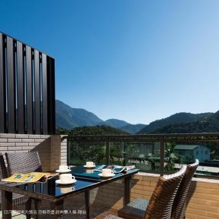 【日月潭經典大飯店-范特奇堡】雙人一泊一食★平日升等經典雙人房或家庭房(贈和果森林及菇類農場體驗券2張)