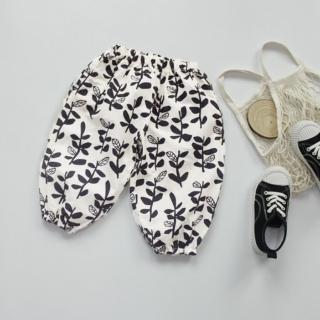 【橘魔法】黑白樹葉印花寬鬆薄款縮口褲(防蚊褲 七分褲 褲子 休閒褲 中性款 女童 童裝 兒童)