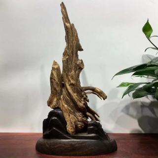 【桃花源創意工坊】綠孟舞風輕野生隨行沉香(木雕)