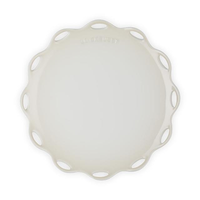 【Le Creuset】瓷器蕾絲花語系列圓盤 25cm(蛋白霜/銀灰藍/悠然綠/貝殼粉 4色選1)