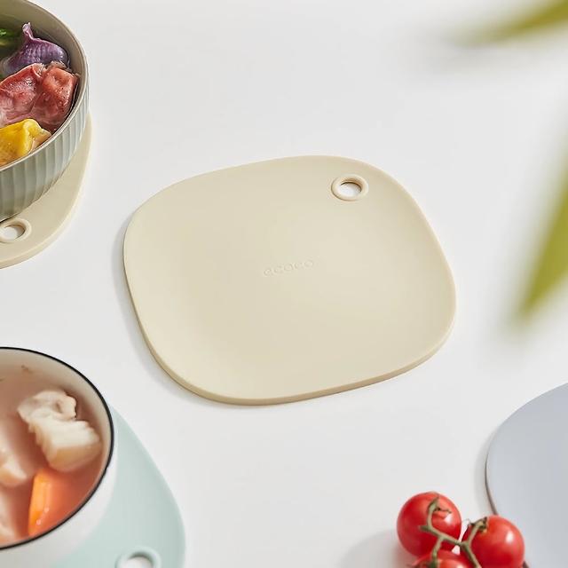 【ecoco】4入 莫蘭迪矽膠隔熱墊 平滑易清洗 食品級安全防燙耐熱 防水止滑墊 掛式廚房鍋墊杯墊餐墊