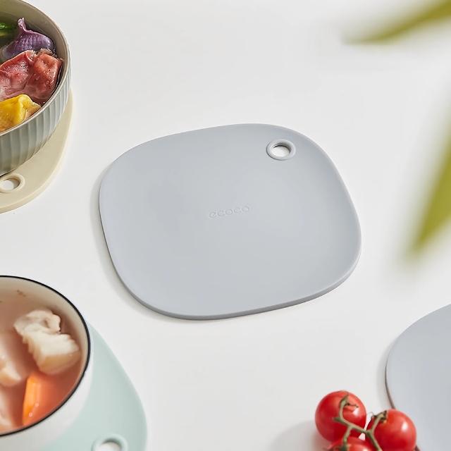 【ecoco】4入 莫蘭迪矽膠隔熱墊 平滑易清洗 食品級安全防燙耐熱 防水止滑墊 掛式廚房鍋墊杯墊餐墊
