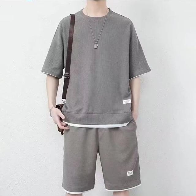 【D.studio】韓版寬鬆休閒運動套裝 短袖上衣+五分短褲(運動短褲短褲男男裝褲子男運動褲短袖t恤衣服 S262)