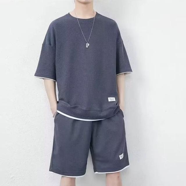 【D.studio】韓版寬鬆休閒運動套裝 短袖上衣+五分短褲(運動短褲短褲男男裝褲子男運動褲短袖t恤衣服 S262)