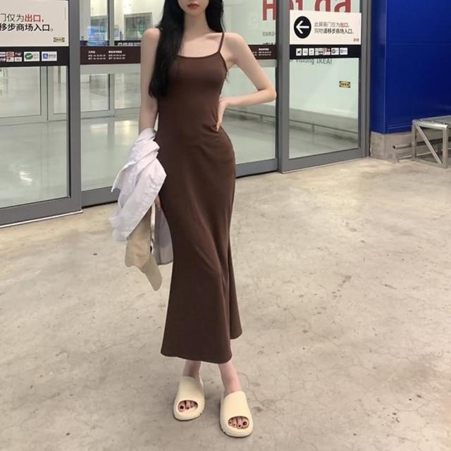 【D.studio】韓版氣質露背長版吊帶連衣裙(連身裙 洋裝 套裝 女裝 裙裝 小可愛 背心  S251)