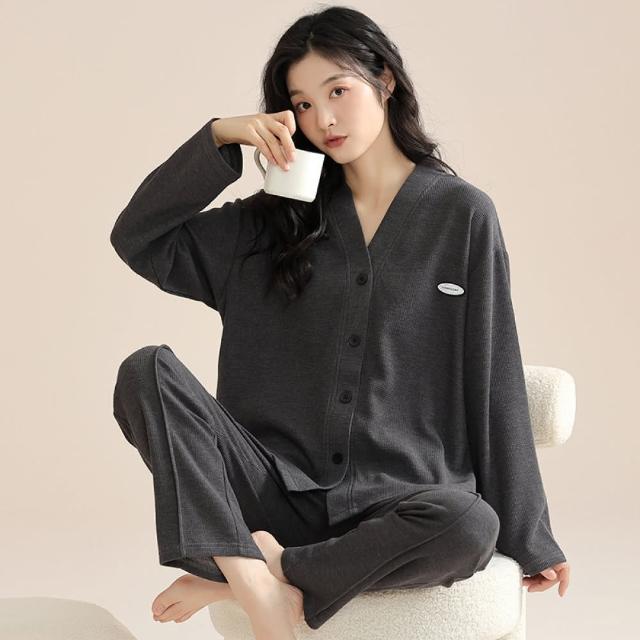 【NEW FORCE】優美舒適男女款長袖居家睡衣-多款可選(長袖睡衣/居家服/男女款睡衣/保暖睡衣/情侶睡衣)