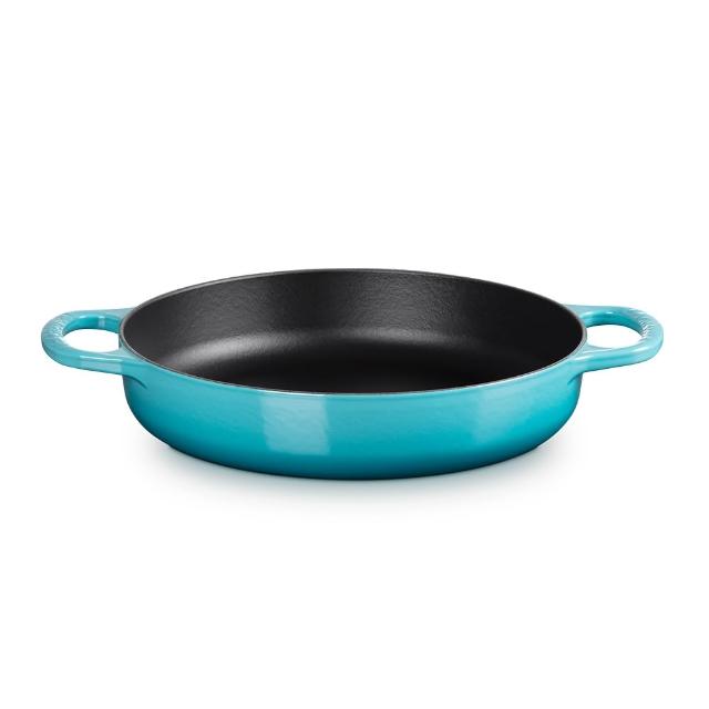 【Le Creuset】典藏琺瑯鑄鐵雙耳圓鐵煎鍋 28cm(加勒比海藍/雪紡粉/櫻桃紅 3色選1)