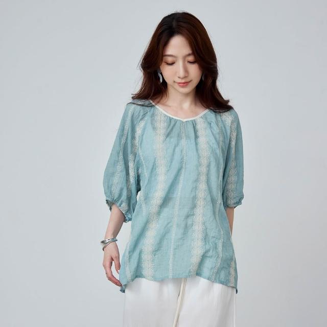 【OB 嚴選】度假圖騰刺繡V領後綁帶上衣 《AB21172-》 適 M~2L