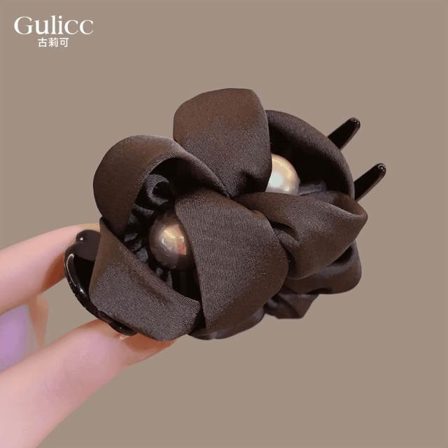 【Gulicc 古莉可】氣質珍珠 緞面花苞 丸子抓夾(雙11 生日 髮飾 頭飾 鯊魚夾 抓夾 禮物)