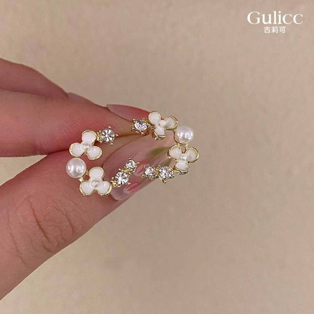 【Gulicc 古莉可】氣質山茶珍珠花 夾式 針式 耳環 (雙11 生日 飾品 耳釘 耳飾 耳墜 禮物)