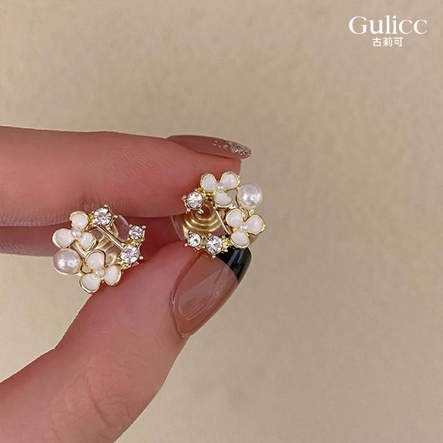 【Gulicc 古莉可】氣質山茶珍珠花 夾式 針式 耳環 (雙11 生日 飾品 耳釘 耳飾 耳墜 禮物)